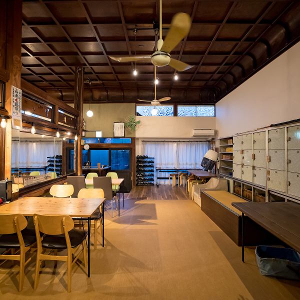 【懐かしい昭和空間で、特別な貸切パーティー】広々とした空間で、周りを気にせず気兼ねなく楽しめる貸し切りパーティーはいかがでしょうか！昔ながらの温かさと新しさが融合した、どこか懐かしい昭和の面影が残る空間が魅力◎こだわりのドリンクや自家製料理を味わいながら、思い出に残る特別な時間をお過ごしいください！