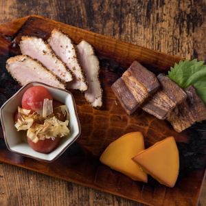 4種のおつまみプレート