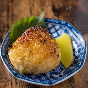 バター醤油とうもろこしの焼きおにぎり