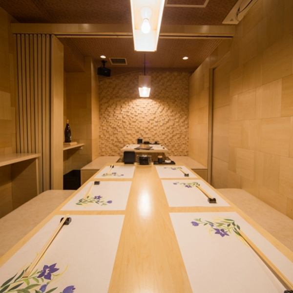 【A large banquet is also possible in a calm space! Because it is a fully-private room, you can spend time forgetting time in the shop ☆】 Private rooms can accommodate up to 30 people in all seats.Sea King's strength is that it can be used in various usage scenes, such as various seasonal banquets, as well as forgotten annual meetings, farewell reception meetings and meetings.We are happy to receive inquiries such as person number adjustment.