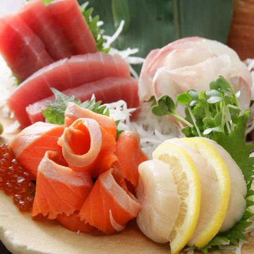 大分漁港直送の旬鮮魚を多彩な調理で味わう。