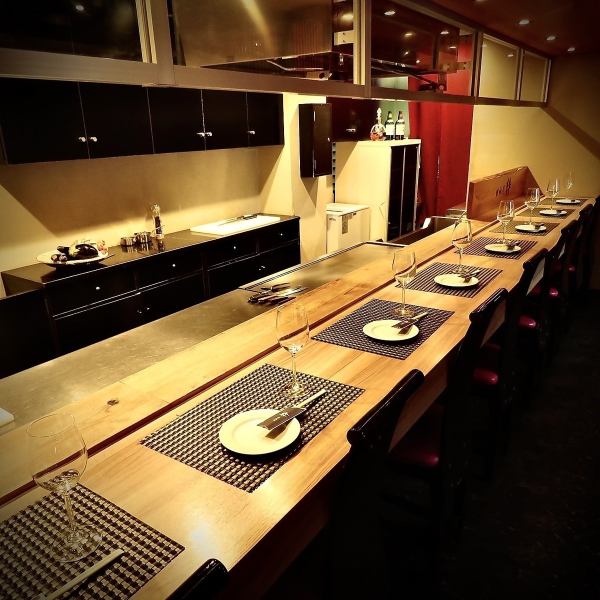 [A 3-minute walk from Tachikawa Station! All seats are private spaces♪] The black-themed interior is cozy and elegant.It can be used for a variety of occasions, such as dates, entertainment, and meals with friends.We also accept reservations for up to 20 people.The table seats for two, perfect for a date, are a calm adult space.