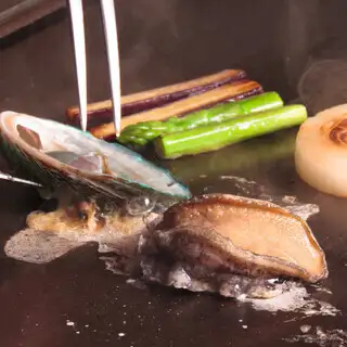 A luxurious experience for all five senses at teppanyaki.