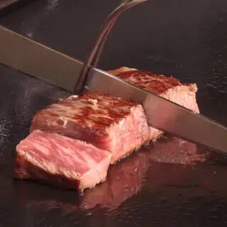 【ランチタイム限定】超豪華鉄板コース♪A5ランク黒毛和牛フィレステーキと活鮑を堪能10品