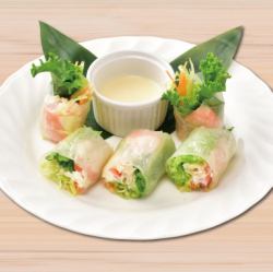 海老と蒸し鶏の生春巻き