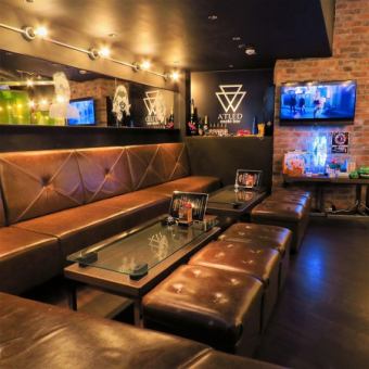 【2次会・ワイワイ盛り上がりながらの飲み会にピッタリ♪】JR常磐線(上野～取手)柏駅東口徒歩2分！仕事帰り・2次会・新歓・サークル利用などで楽しめる空間＆コンテンツをご用意いたしました！人と人との繋がりをコンセプトにした当店、みんなで一緒に遊びましょう！ダーツ・カラオケ・ゲームや飲み放題などございます♪