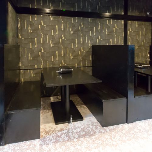 4名様掛けのテーブル席を7卓ご用意しております。