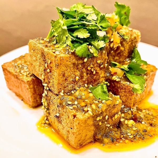 【臭豆腐】パンチの効いたクセになる味わい♪