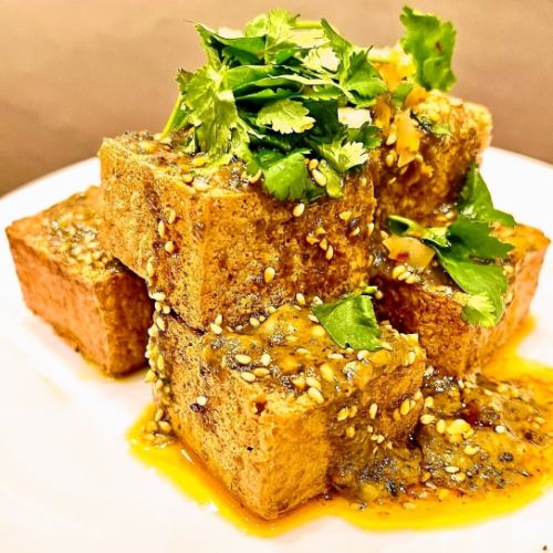 【臭豆腐】パンチの効いたクセになる味わい♪