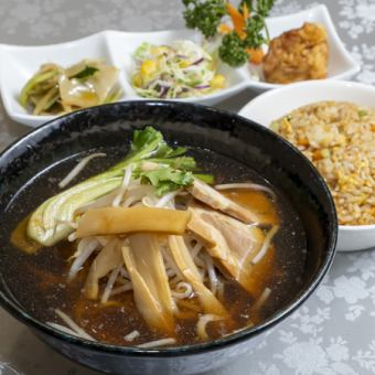 ◆ラーメンランチセット◆選べる麺とご飯もの★唐揚げ・サラダ付♪1150円(税込)