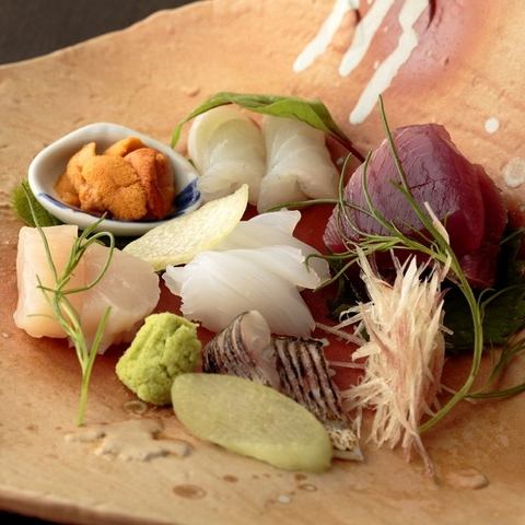 "Sashimi 6 kinds assortment" of the chef's whole body using seasonal natural fish