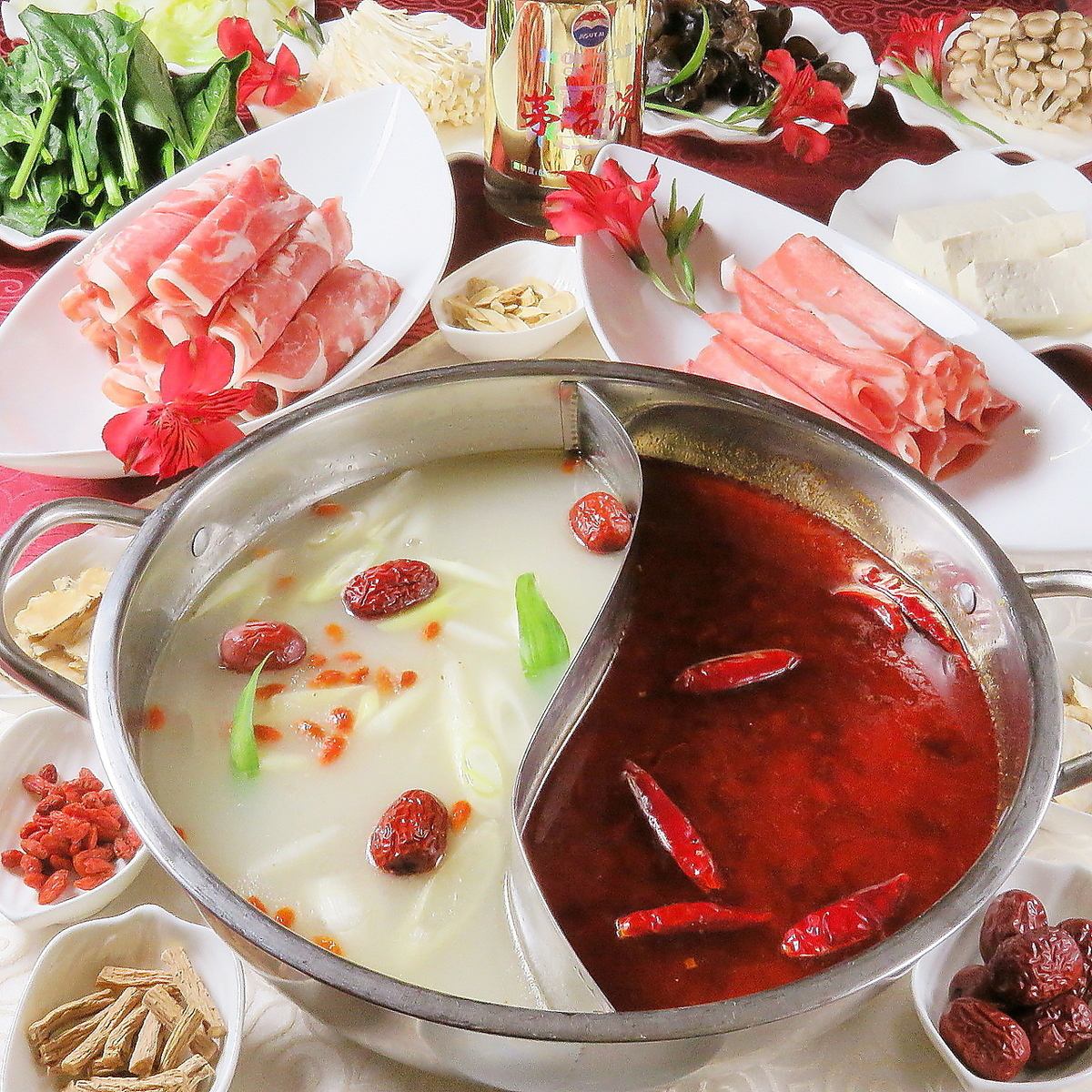 All-you-can-eat authentic medicinal hot pot course for 5,500 yen.