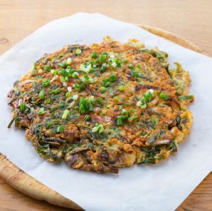 埼玉県産春菊とニラを使ったチヂミ