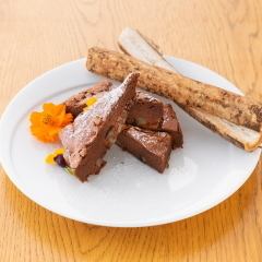 埼玉県産ゴボウのガトーショコラ