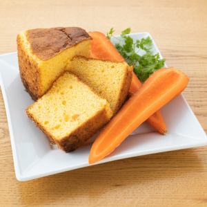 所沢産ニンジンのハニーシフォンケーキ