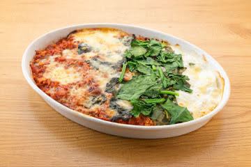 所沢産ホウレン草と鶏挽肉のミラノ風ドリア