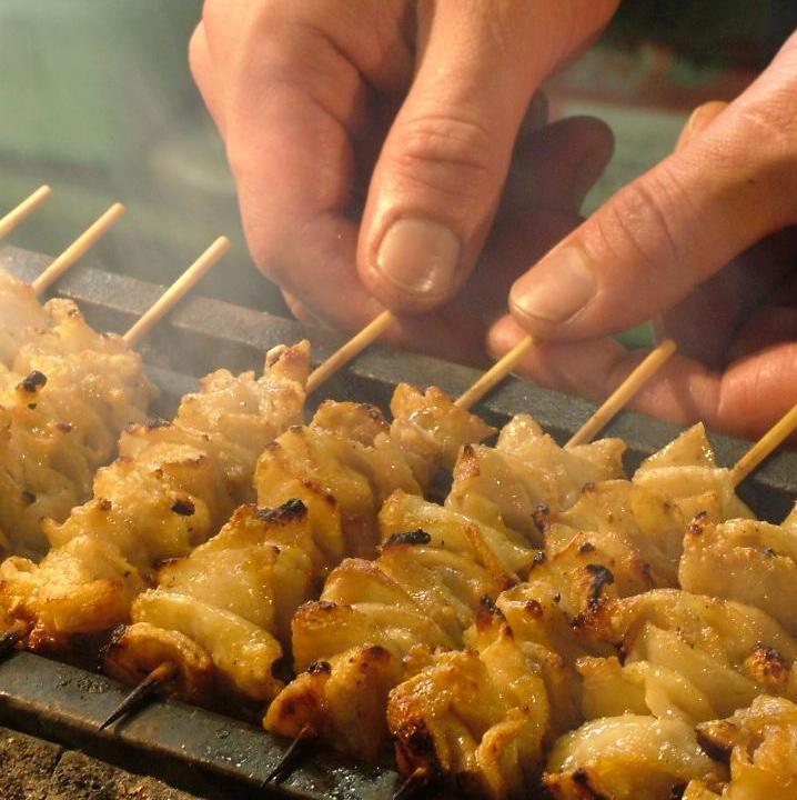 とりの蔵名物の「とりかわ」は3日間で3回炙ったこだわりの逸品！