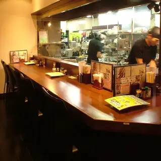 居酒屋デート・焼き鳥デートもお任せ♪隣同士でお座りいただけるカウンター席！各種記念日の演出も、お気軽にご相談を！