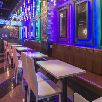 We have table seating for four people.Please use it for a drinking party with friends or a small party!