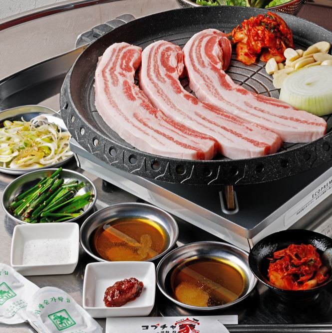 絶品のサムギョプサルを食べ放題でご提供♪120分3850円(税込)！