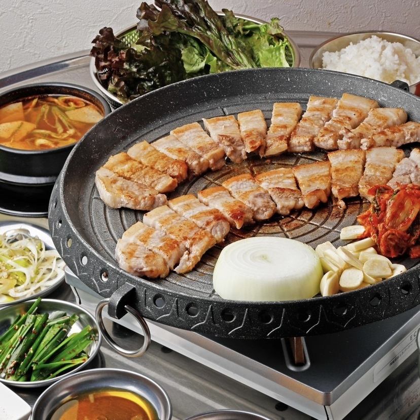 無限供應國生產五花肉和啤酒! ♪ 包含韓國燒酒和生啤酒 ◎