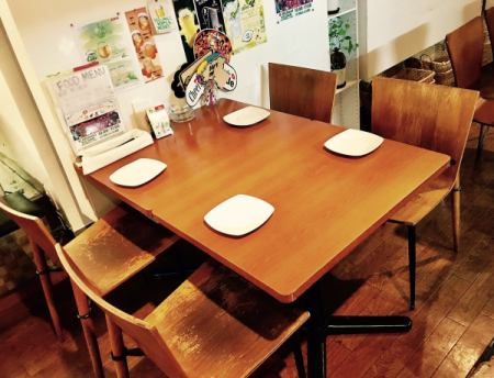 Table seat for 4 people can change the layout according to the number ☆ We will respond flexibly according to customer's request ☆.Feel free to call out!