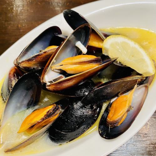 Steamed mussels with wine