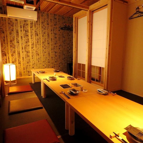 【寛ぎの完全個室はご宴会に！】鹿児島中央駅すぐ近くの好立地は各種ご宴会におススメ！落ち着いた完全個室をご用意しておりますので、ごゆっくりお食事をお楽しみ頂けます。鹿児島の新鮮な鮮魚、名物の串焼き、鹿児島郷土料理まで多彩なお料理は必見です。【鹿児島 中央駅 ハイボール 肉 海鮮 焼鳥 個室 接待 女子会】