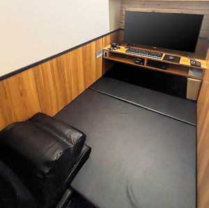フラットな鍵付き完全個室