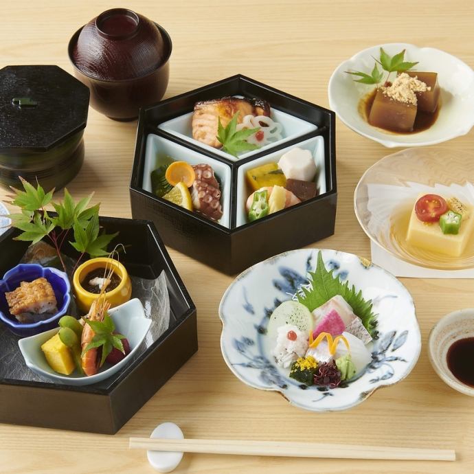 六角二段重（昼のみ） | 日本盛 酒蔵通り煉瓦館 花さかり