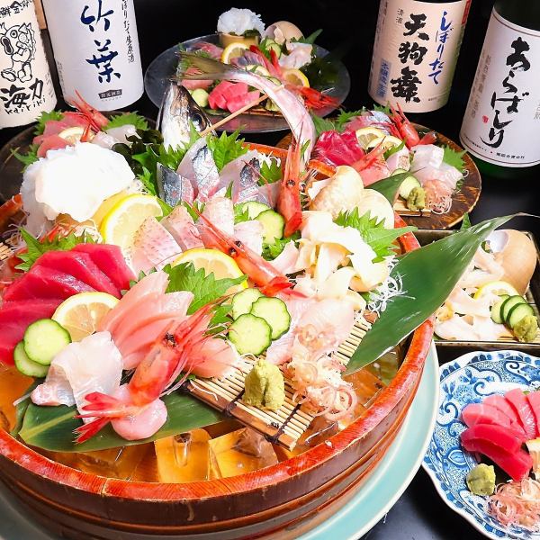 見栄えも美しい海鮮の数々を。北陸鮮魚を使用した刺し盛りは旬の味覚を楽しめる。