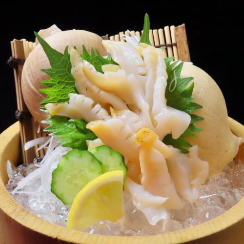🌊海力のおすすめ🌊 
新鮮なバイ貝のお造りが登場！コリコリとした食感と旨みがたまらない逸品です✨日本酒やビールとの相性も抜群🍶🍺ぜひお仕事帰りや仲間との楽しいひとときにお楽しみください🎉落ち着いた和空間でゆったりと過ごせます😊 #海力 #バイ貝 #お造り #居酒屋 #新鮮魚介 #和食 #日本酒 #ビール #グルメ #ディナー #飲み会 

---

🌊UmiRiki's Recommendation🌊 
Try our fresh whelk sashimi! Enjoy its crunchy texture and rich flavor✨Perfectly paired with sake or beer🍶🍺 Perfect for after work or friends’ gatherings🎉 Relax in our cozy Japanese-style space😊 #UmiRiki #WhelkSashimi #Izakaya #FreshSeafood #JapaneseFood #Sake #Beer #Gourmet #Dinner #NightOut