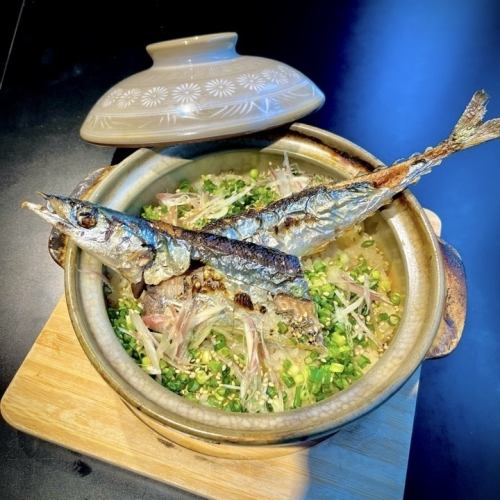 🍁秋の味覚到来🍁 
海力自慢の新メニュー「秋刀魚の土鍋ご飯」が登場！😋✨脂の乗った秋刀魚をふっくら炊き上げた土鍋ご飯は、香り豊かで食欲そそります🔥🎉 あったかい土鍋で提供、みんなでシェアして秋の味覚を楽しもう！🍚🍶インスタ映え間違いなし📸ぜひご来店ください！ 

Autumn flavors are here! 🍁 
Try our new "Sanma Donabe Gohan" at Kairiki! 😋✨ Perfectly cooked rice with flavorful sanma fish, served in a warm clay pot🔥🎉 Share the seasonal taste with friends! 🍚🍶 Great for Instagram too! 📸 

#海力 #秋刀魚ご飯 #土鍋ご飯 #秋の味覚 #居酒屋グルメ #インスタ映え #旬の味 #食欲の秋 #和食 #グルメ好き