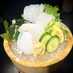 大鳍礁鱿鱼刺身