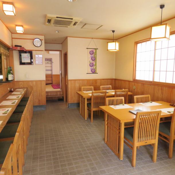  We have counter seats, table seats, and private rooms ♪ Because the space between the tables and the road line are wide, you can spend a relaxing and calm time. Please sit down at your favorite seat and enjoy delicious seasonal dishes ♪ 