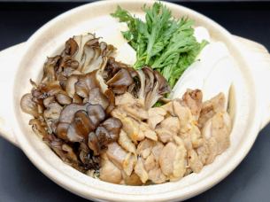 鶏と黒舞茸の鍋（写真は２人前です）