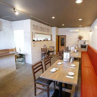 デートや女子会でのご利用はもちろんのこと接待や会食でも満足して頂けること間違い無いお席となっております。ゆったりとおくつろぎ頂けるお席で当店自慢のお料理を思う存分お楽しみください。