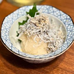 Boiled whitebait with grated daikon