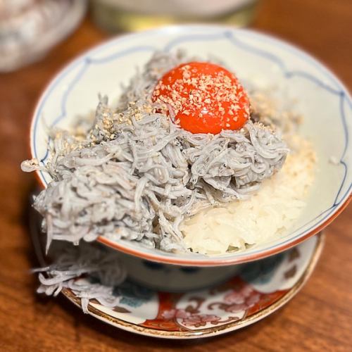 こぼれしらす丼