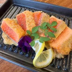 鳥取縣產的稀有炸鮭魚