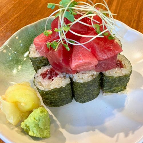 鉄火巻きマグロ乗せ