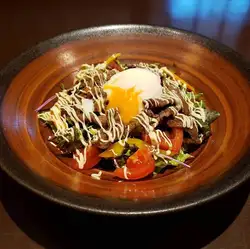 【日本三大和牛】松阪牛の焼肉サラダ
