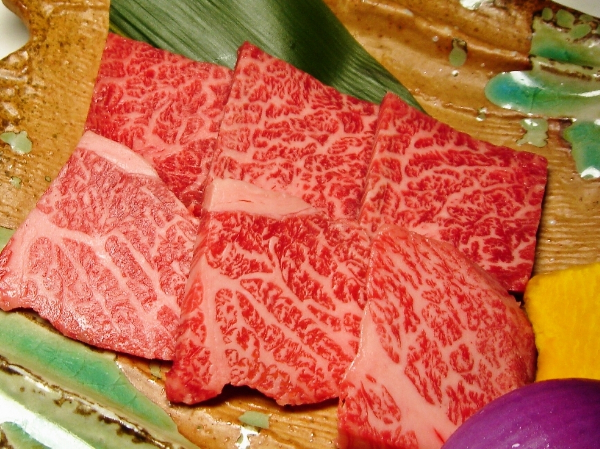 厳選黒毛和牛を使用したオーダーカットステーキ。食すべし!!
