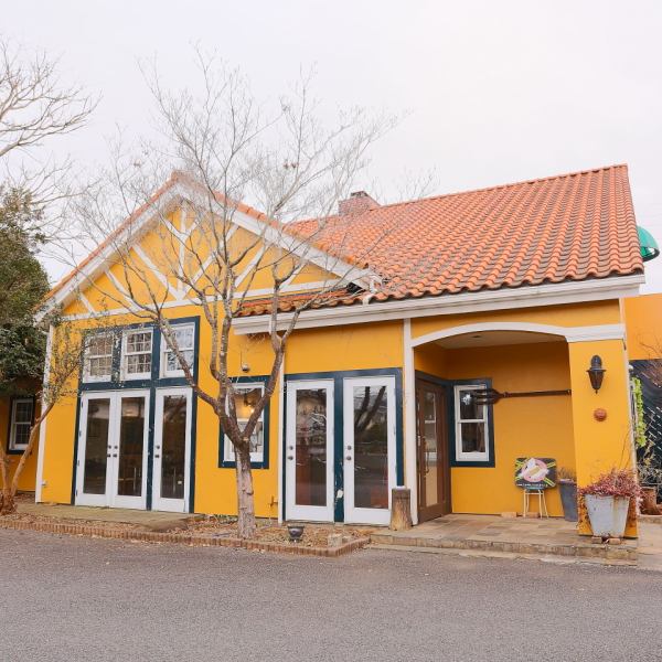 [Stylish Western-style exterior] Chimney Giot has a stylish Western-style exterior as well as interior decoration ★ [Parking] is also fully equipped so we are also waiting for you to visit by car ♪ Nice atmosphere Let's make the best memories ♪