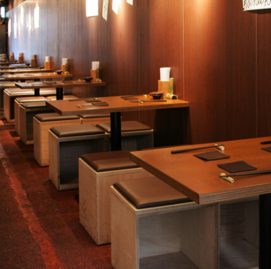 There is also counter seating for just two people. Enjoy fun conversation and delicious seafood!