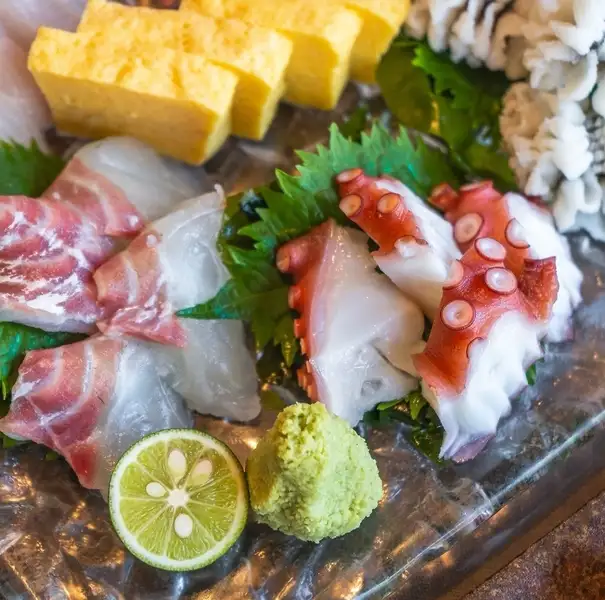 『魚浪漫名物 鮮魚の盛り合わせ』税込1,089円～