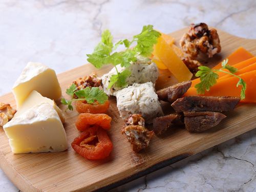 Assortment of today's dried fruits and 3 carefully selected cheeses