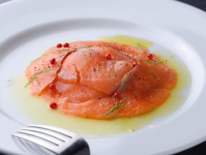 Smoked salmon carpaccio quatre poible