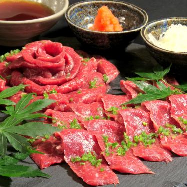 8月平日（月～木）限定☆5,000（税込み5,500）☆さっぱり〆の冷麺付き☆お料理10品＋飲み放題