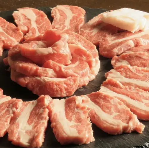 品嚐正宗北海道風味烤羊肉。